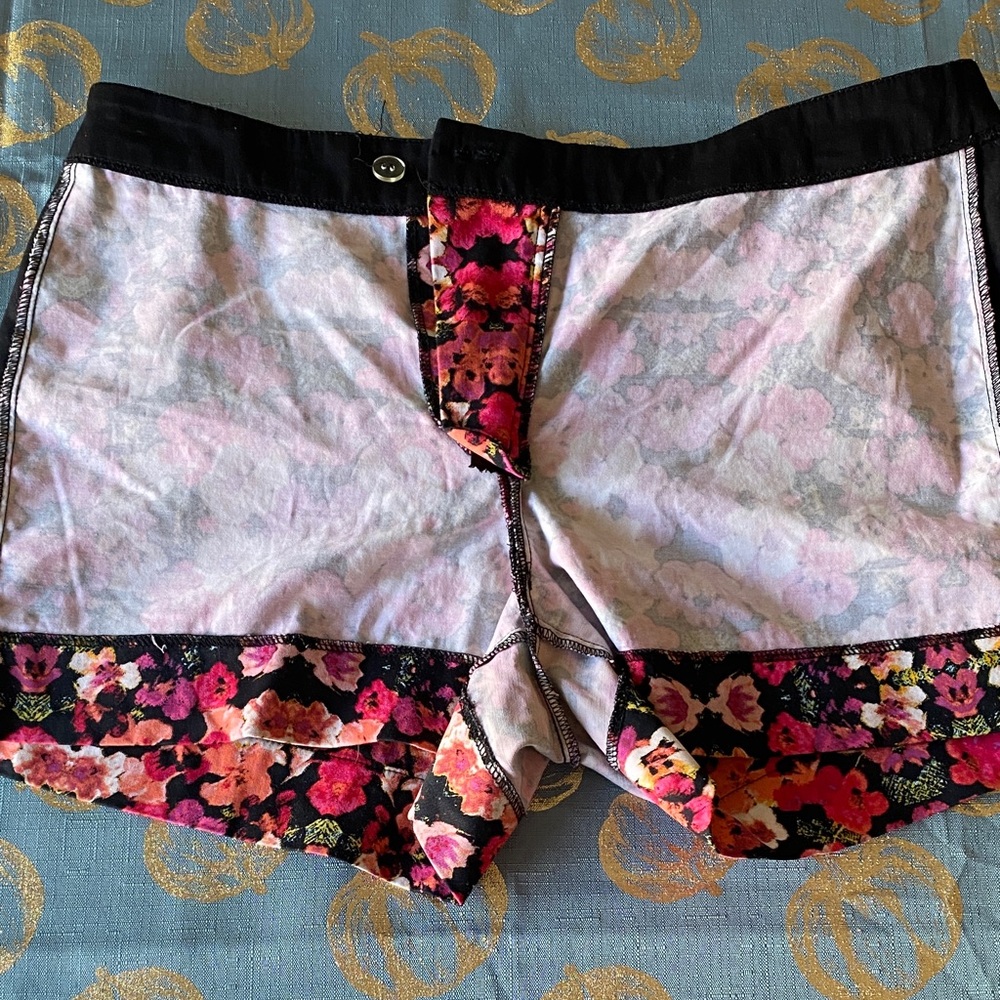 Nicole by Nicole Miller Floral Shorts - Pink and Black - Picture 14 of 14